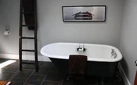 Maple Grove Guesthouse 2*